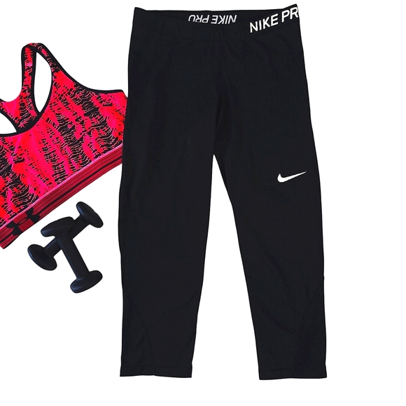 Nike Pro Women's Activewear Pants Size Large  Black Leggings Cropped Workout Gym - Picture 1 of 13